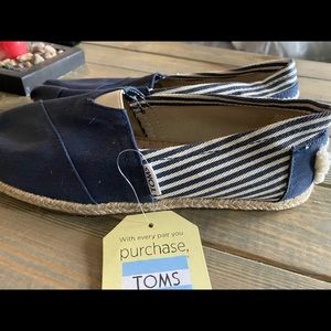 TOMS slip on canvas shoes NEW Size 7